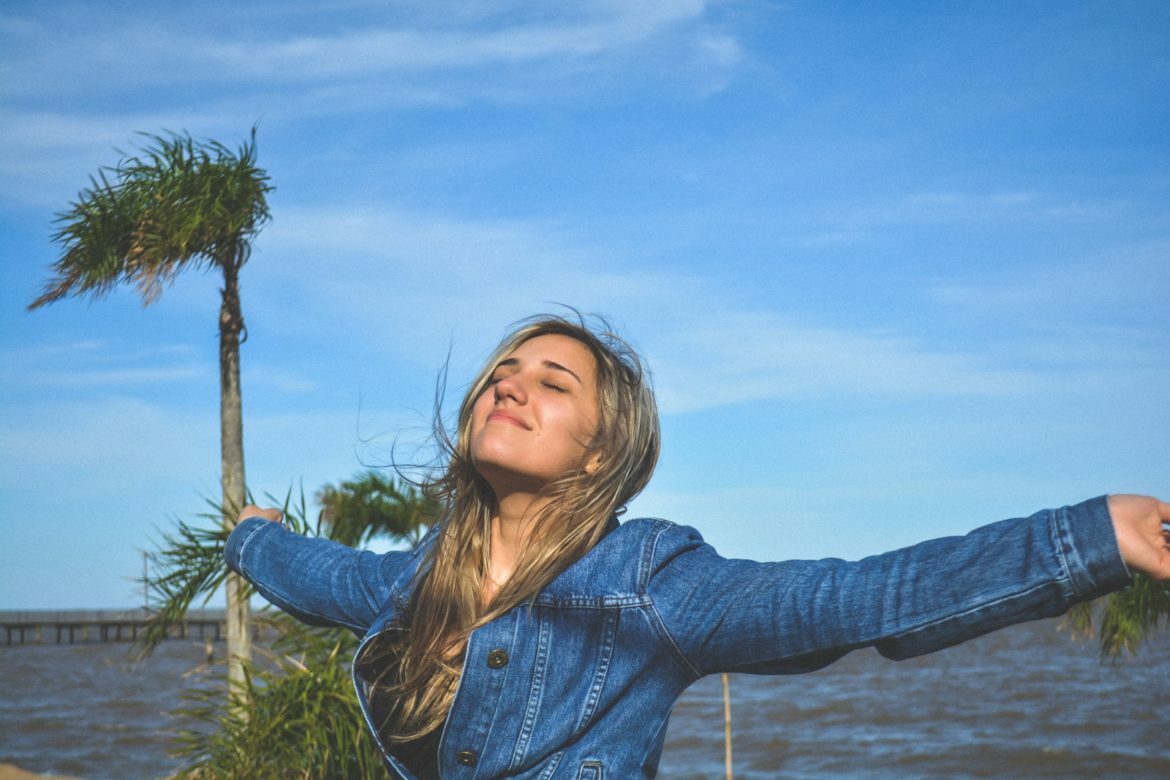 Photo par Fernando Brasil femme qui saccepte et qui a une bonne confiance en soi